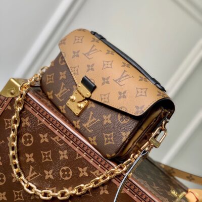 20230825_i1692931188_2259_1_jpg POCHETTE MÉTIS EAST WEST 21.5 IN BROWN MONOGRAM COATED CANVAS AND CALFSKIN