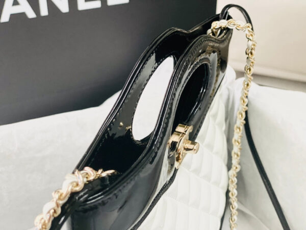 20230906_i1694010197_1299_4_jpg CC MINI 23 SHOPPING BAG IN GLOSSY BLACK MIX WHITE CALFSKIN