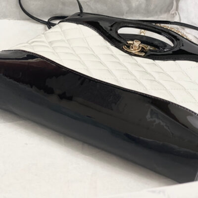 20230906_i1694010197_6094_3_jpg CC MINI 23 SHOPPING BAG IN GLOSSY BLACK MIX WHITE CALFSKIN