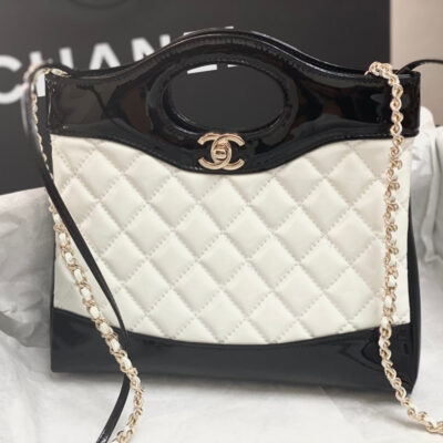 20230906_i1694010197_6678_1_jpg CC MINI 23 SHOPPING BAG IN GLOSSY BLACK MIX WHITE CALFSKIN