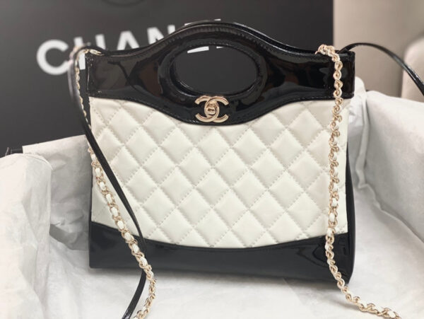 20230906_i1694010197_6678_1_jpg CC MINI 23 SHOPPING BAG IN GLOSSY BLACK MIX WHITE CALFSKIN