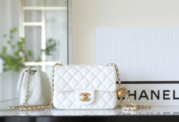 20230912_i1694490137_2257_0_jpg_5cde6938-ff63-46ae-899e-b6fe6abb2fc0 CHANEL 25S FLAP BAG 18 CM IN WHITE LAMBSKIN WITH GOLD HARDWARE