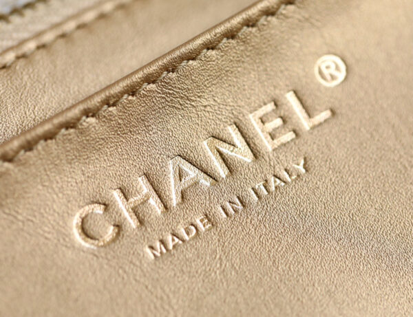 20230912_i1694490137_5903_8_jpg_69144100-6006-4c2f-822c-26f2cd78f649 CHANEL 25S FLAP BAG 18 CM IN WHITE LAMBSKIN WITH GOLD HARDWARE