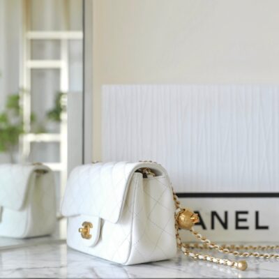 20230912_i1694490137_7556_4_jpg_256655eb-90f4-4278-ae95-18c8bd19cf67 CHANEL 25S FLAP BAG 18 CM IN WHITE LAMBSKIN WITH GOLD HARDWARE