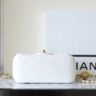 20230912_i1694490137_8256_6_jpg_fddb0c54-68e4-4996-b3ef-e4dc98aeb85c CHANEL 25S FLAP BAG 18 CM IN WHITE LAMBSKIN WITH GOLD HARDWARE