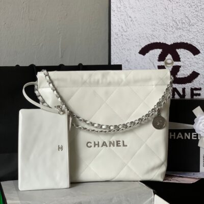 CC MEDIUM 37 HANDBAG IN WHITE SHINY CALFSKIN SILVER HARDWARE