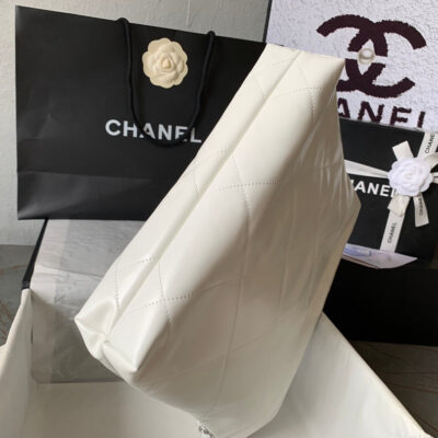 CC MEDIUM 37 HANDBAG IN WHITE SHINY CALFSKIN SILVER HARDWARE