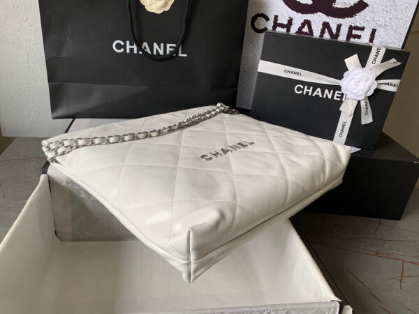 CC LARGE 42 HANDBAG IN WHITE SHINY CALFSKIN SILVER HARDWARE