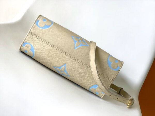 20231214_i1702536884_3708_3_jpg_4b79f65c-efa2-49ef-a309-01e4b2cb1667 ONTHEGO PM 25CM CREAM BLUE