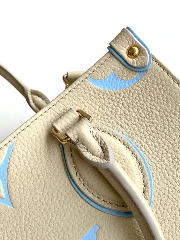 20231214_i1702536884_6872_6_jpg_e91e5671-e959-4fa4-9972-fa59629461c9 ONTHEGO PM 25CM CREAM BLUE