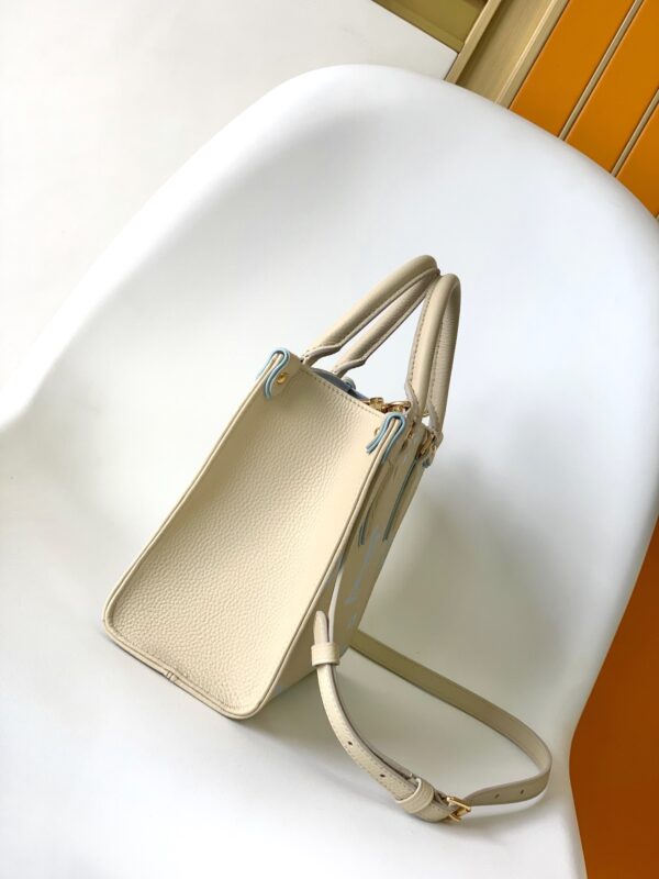 20231214_i1702536884_68_1_jpg_8624f9d7-e2b1-43df-9865-850a39e79961 ONTHEGO PM 25CM CREAM BLUE