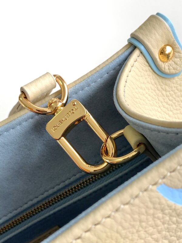 20231214_i1702536884_7106_5_jpg_edcad8f8-f4e6-4e53-801c-dc8dfc3f61c9 ONTHEGO PM 25CM CREAM BLUE