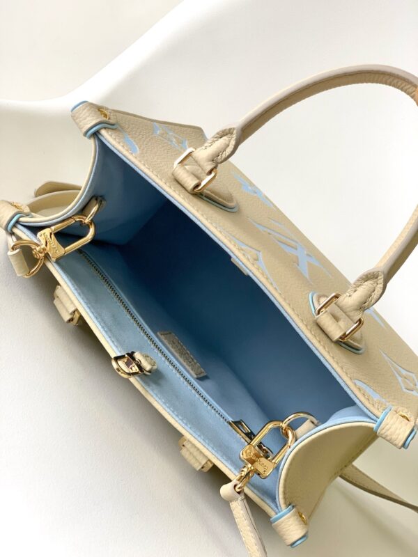 20231214_i1702536884_7630_7_jpg_d3be35f4-edb5-49f6-8cf3-d9d8fee172d9 ONTHEGO PM 25CM CREAM BLUE