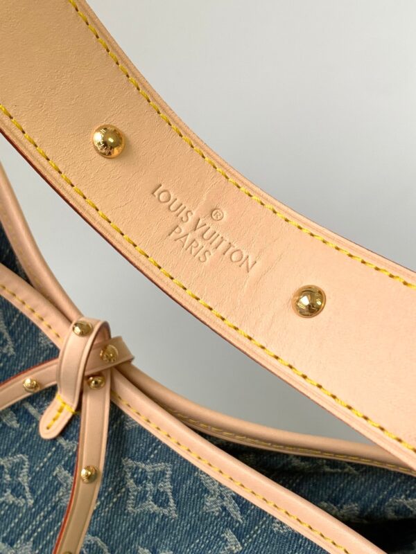 20231219_i1702973719_2105_6_jpg_ac6044e9-5f8f-438b-a946-cc4ed1d68286 CARRYALL PM 29 BLUE DENIM