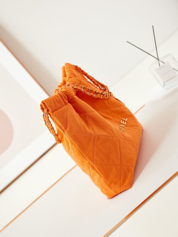 20240525_i1716612987_242_2_jpg CC CLASSIC MEDIUM 37 BAG IN SAFETY ORANGE CANVAS