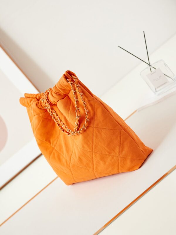 20240525_i1716612987_4003_3_jpg CC CLASSIC MEDIUM 37 BAG IN SAFETY ORANGE CANVAS