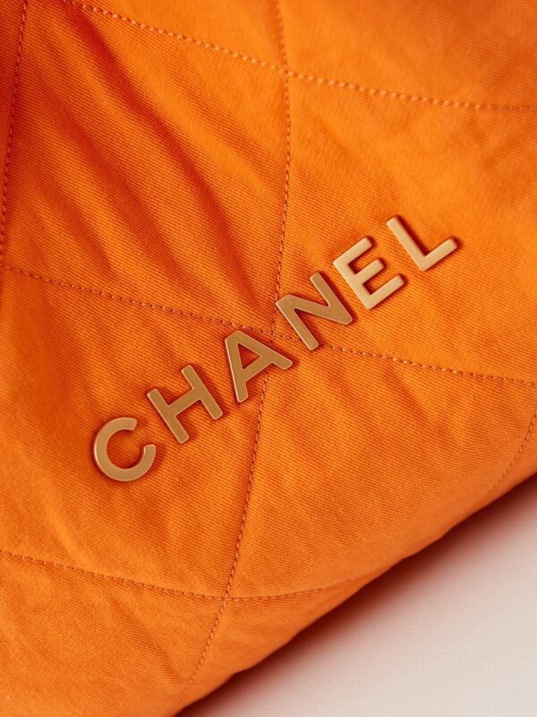 20240525_i1716612987_6309_1_jpg CC CLASSIC MEDIUM 37 BAG IN SAFETY ORANGE CANVAS