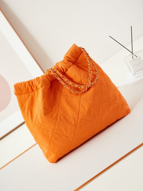 20240525_i1716612987_8877_4_jpg CC CLASSIC MEDIUM 37 BAG IN SAFETY ORANGE CANVAS