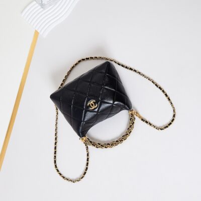 20240917_i1726552708_1062_6_jpg_d4bdd40b-cb3e-4ec0-9354-8cc5bf6d8570 HOBO BAG 18 IN BLACK SOFT LAMBSKIN GOLD CHAIN