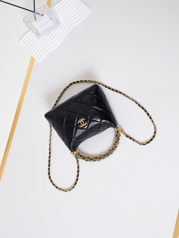 20240917_i1726552708_1062_6_jpg_d4bdd40b-cb3e-4ec0-9354-8cc5bf6d8570 HOBO BAG 18 IN BLACK SOFT LAMBSKIN GOLD CHAIN