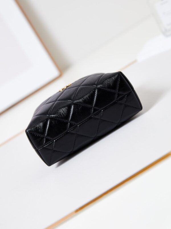 20240917_i1726552708_2042_5_jpg_ae44cf20-7234-4115-8568-2b4821714f9e HOBO BAG 18 IN BLACK SOFT LAMBSKIN GOLD CHAIN