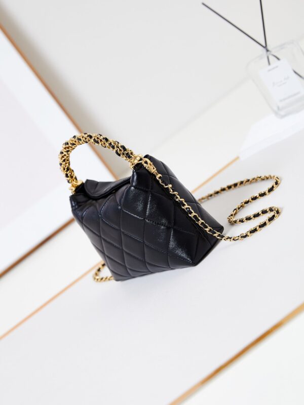 20240917_i1726552708_7552_3_jpg_207f8649-0b41-427c-9d1c-bc6719d58daa HOBO BAG 18 IN BLACK SOFT LAMBSKIN GOLD CHAIN