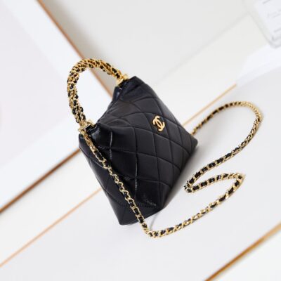 20240917_i1726552708_9079_2_jpg_249f795e-6555-4b29-ae3f-f5db6311fc49 HOBO BAG 18 IN BLACK SOFT LAMBSKIN GOLD CHAIN
