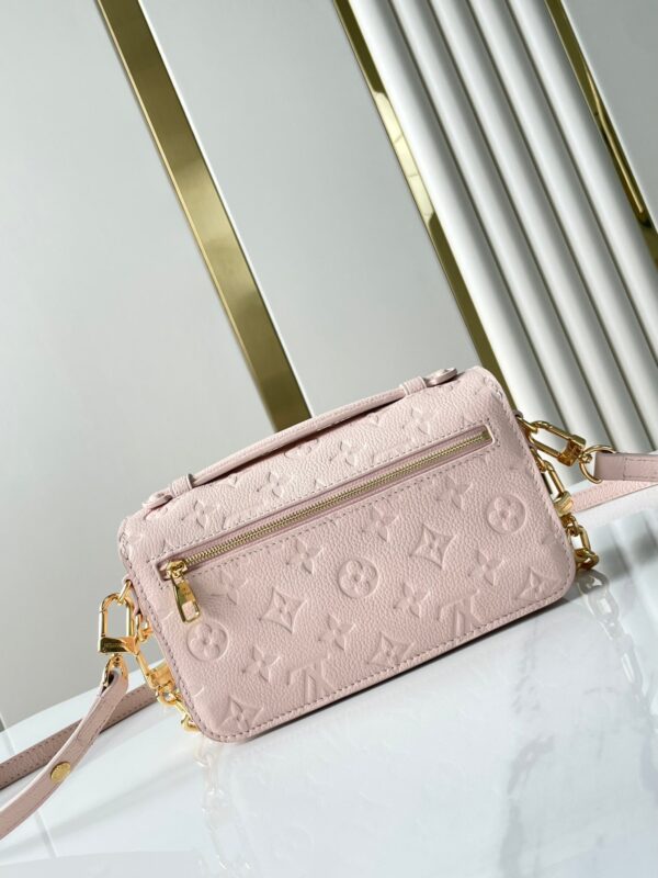 POCHETTE MÉTIS EAST WEST 21 IN PINK OPALE MONOGRAM ECLIPSE CANVAS GOLD BUCKLE
