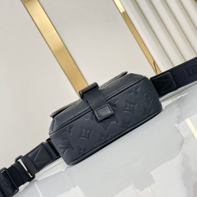 GETAWAY MESSENGER 18 IN BLACK EMBOSSED CALFSKIN