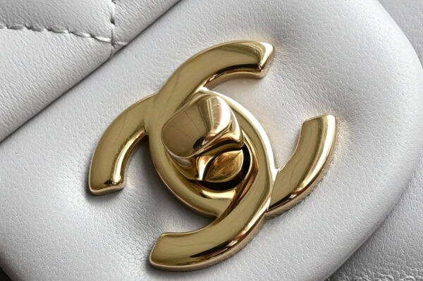 20241020_i1729409112_8870_5_jpg_0ff278a6-1ebf-4e8e-8857-f4775fcc1965 CHANEL 25S FLAP BAG 25.5 CM IN WHITE LAMBSKIN