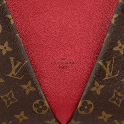 طقم من قطعتين من لويس فويتون V MM ومحفظة طويلة، الرقم المرجعي: M43957+M60017