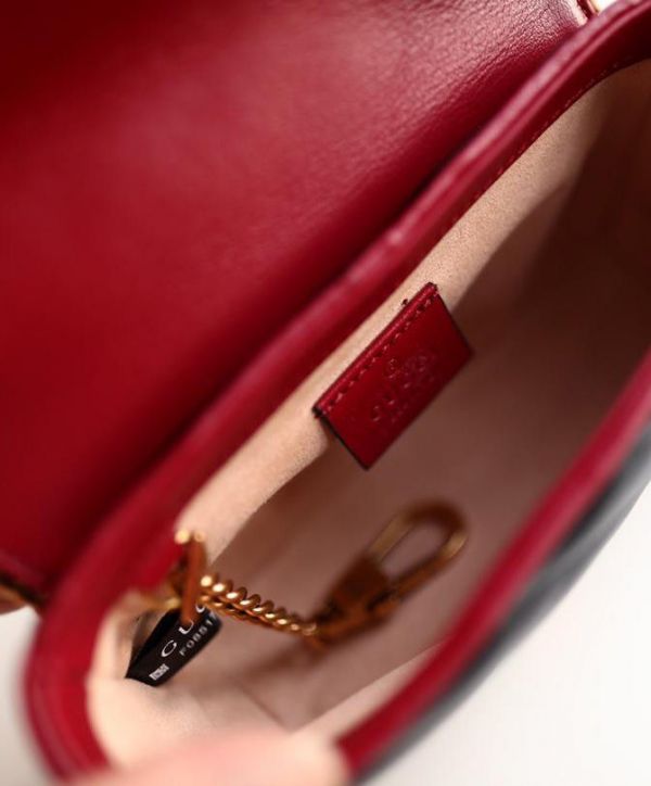 26e4fbbe3bb717217a0c291fdb7854f1 Gucci GG Marmont Super Diagonal Stripes Ttwisted Torchon Brass GG Buckle Red Leather Trimming Black Cowhide Leather Chain Bag