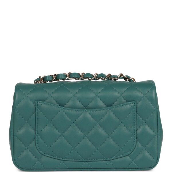 حقيبة صغيرة Chanel Rectangular بغطاء أخضر جلد خروف فاتح إكسسوارات معدنية ذهبية