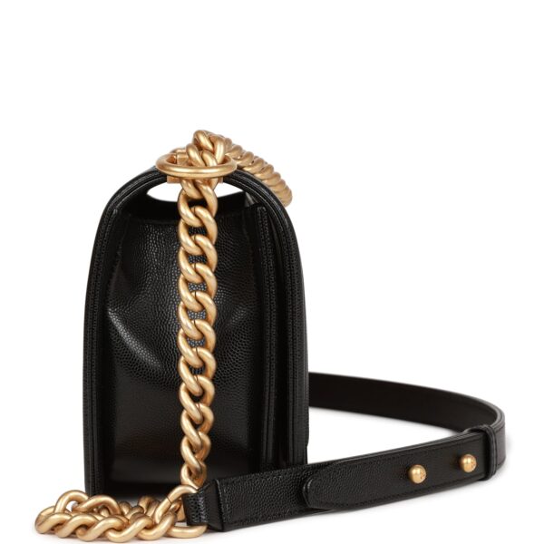 حقيبة متوسطة Chanel Boy أسود كافيار عتيق إكسسوارات معدنية ذهبية