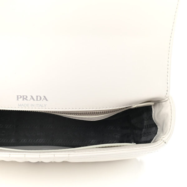398e4e8935bb475ca41dd99f8a6616a5 Prada Diagramme 白色 中号包