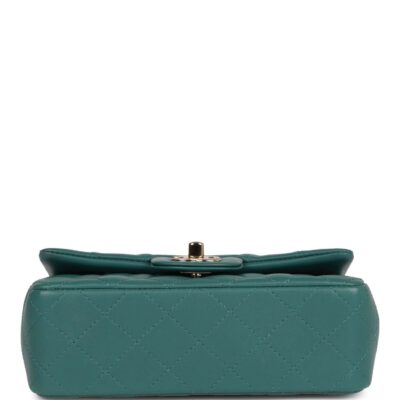 حقيبة صغيرة Chanel Rectangular بغطاء أخضر جلد خروف فاتح إكسسوارات معدنية ذهبية