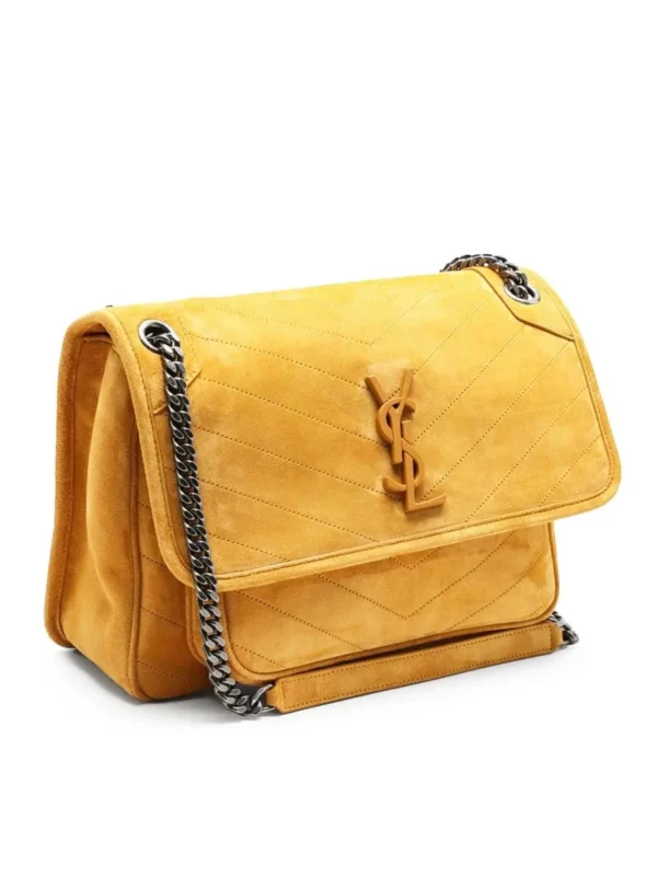 حقيبة متوسطة YSL Niki بسلسلة بلون Suede