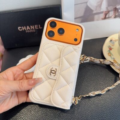 3ad164a7a22b7badf72604a12217eb8354b764a7e4c6dae06c7b01879608dcf2 White Chanel Quilted Caviar Leather Card Holder Chain Luxury Phone Case