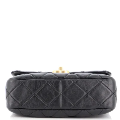 CHANEL Lacquered Metal CC Flap gesteppt Small Tasche aus Lammleder