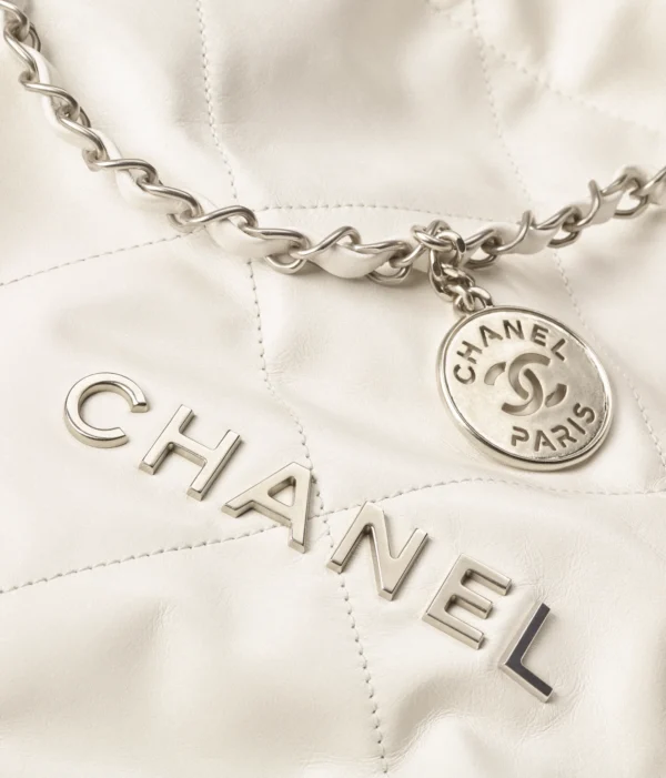 CHANEL 22 SMALL HANDBAG