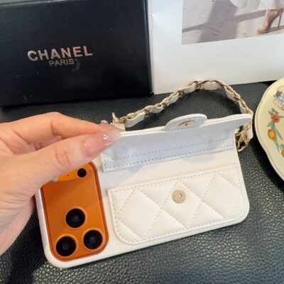 3dd499ca19fda918f2433c3c263fc46171490de92d216b612fdd7b2377ad6c85 White Chanel Quilted Caviar Leather Card Holder Chain Luxury Phone Case