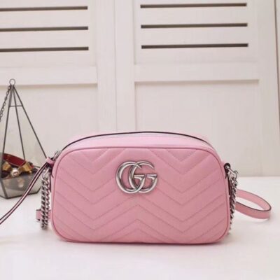 حقيبة كروس نسائية غوتشي GG Marmont شعار Signature سحّاب إغلاق Chevron Design Fashion صغيرة من الجلد باللون الأحمر والفضي مبطنة