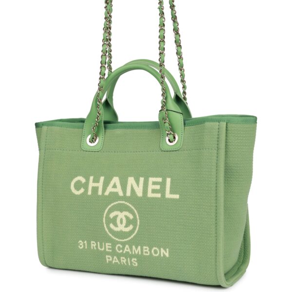 53a1b9cc582d8608091111c98e2ff437 حقيبة شانيل Deauville Shopping Boucle Light صغيرة باللون الأخضر مع إكسسوارات معدنية ذهبية