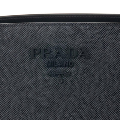 566c48e3a15da3174e8e4d9497c12648 Prada 单色 十字纹皮革 中号包