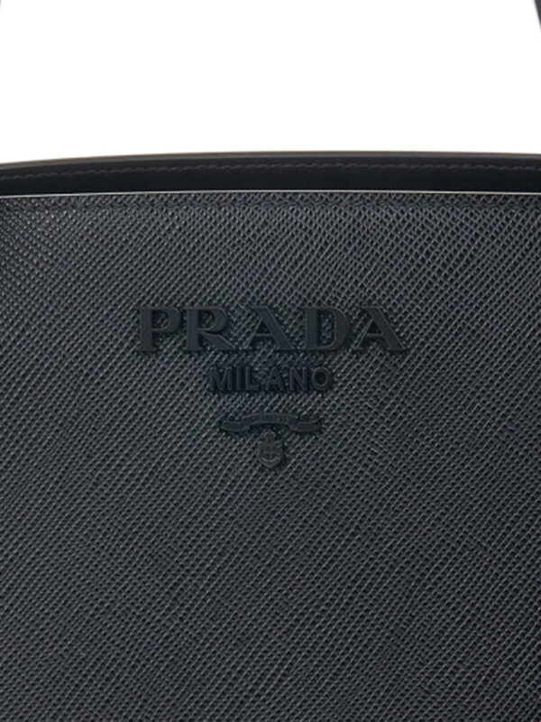 566c48e3a15da3174e8e4d9497c12648 Prada 单色 十字纹皮革 中号包