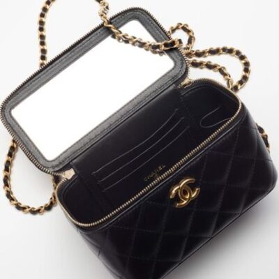 حقيبة نسائية شانيل Published CLASSY magazine Loved all over world Vanity من جلد خروف