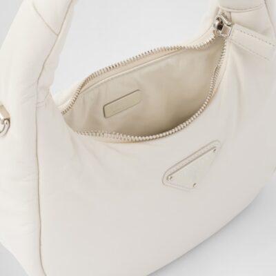 حقيبة صغيرة Prada Soft مبطنة جلد نابا أبيض