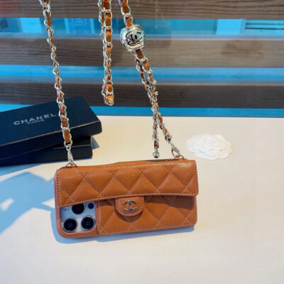 69c24ea8171c8856a5fa42b38f23a77525bc4f870eeadbe8cabb52cfea4251ca Chanel Style Quilted Leather Flip Card Holder Phone Case With Gold Chain Crossbody Strap
