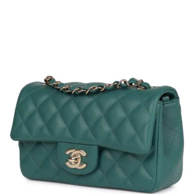 حقيبة صغيرة Chanel Rectangular بغطاء أخضر جلد خروف فاتح إكسسوارات معدنية ذهبية