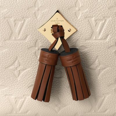72106ccf56978e53221134718006b649 Louis Vuitton M44597 Saintonge